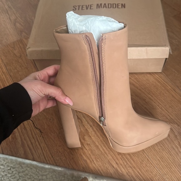 Dalina Steve Madden heeled boots - Picture 2 of 6